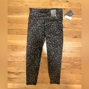 Gap leopard 7/8 leggings tights size small
